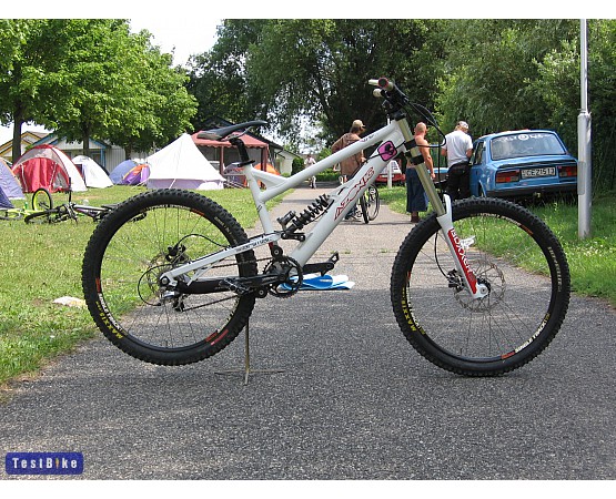 Azonic B-52 2008, Miskolci G képe DH/FR össztelós váz